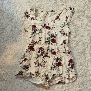 ✨AE Outfitters Floral Romper✨
